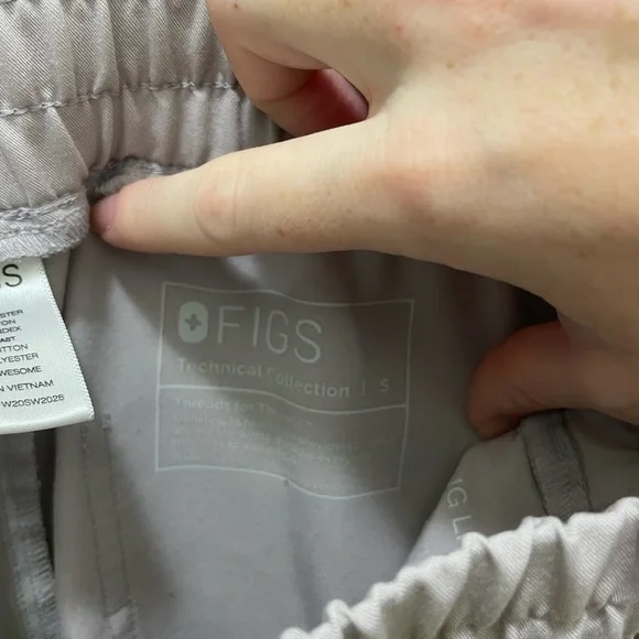 Figs women’s Jogger Pants in Gray with Neon Drawstring - Picture 2 of 3